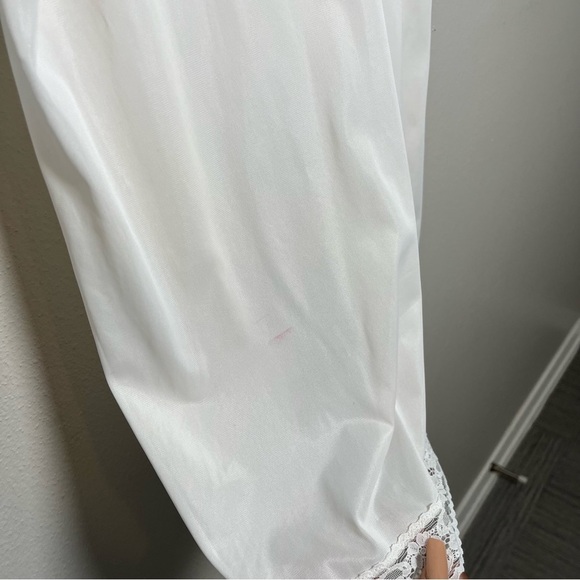 VTG Vanity Fair Women Slip Dress Cottage White Lace Trim Babydoll Nylon Ethereal - Picture 6 of 9